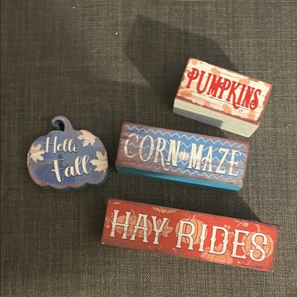 Source Unknown Other - Source Unknown Festive Fall Wooden Sign Set - Blue and Red